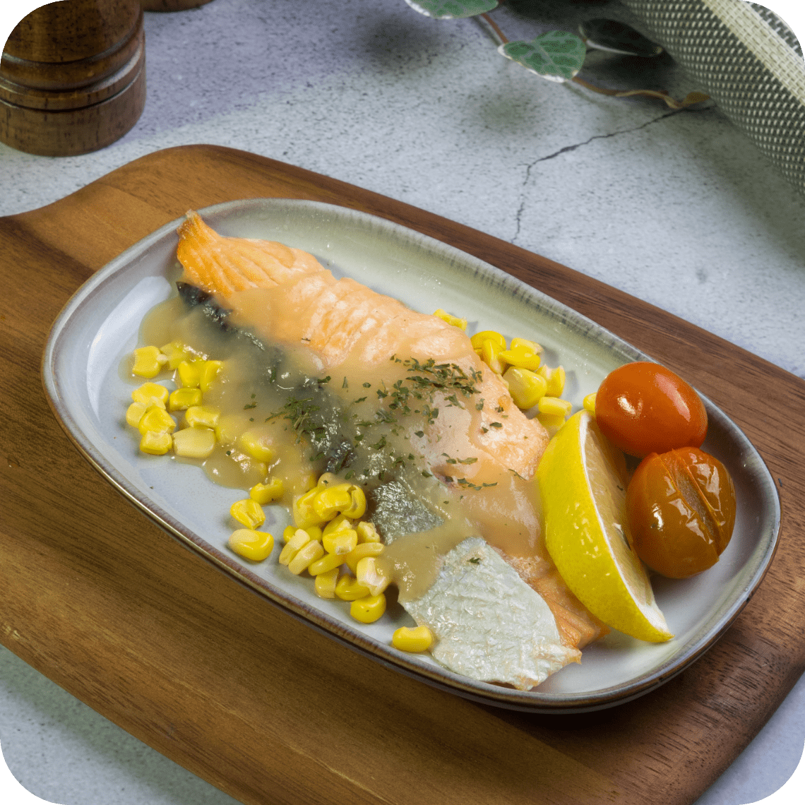 Seared Salmon With Cauliflower Cream 香煎椰花菜三文鱼